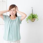 夫の浮気に絶望する妻